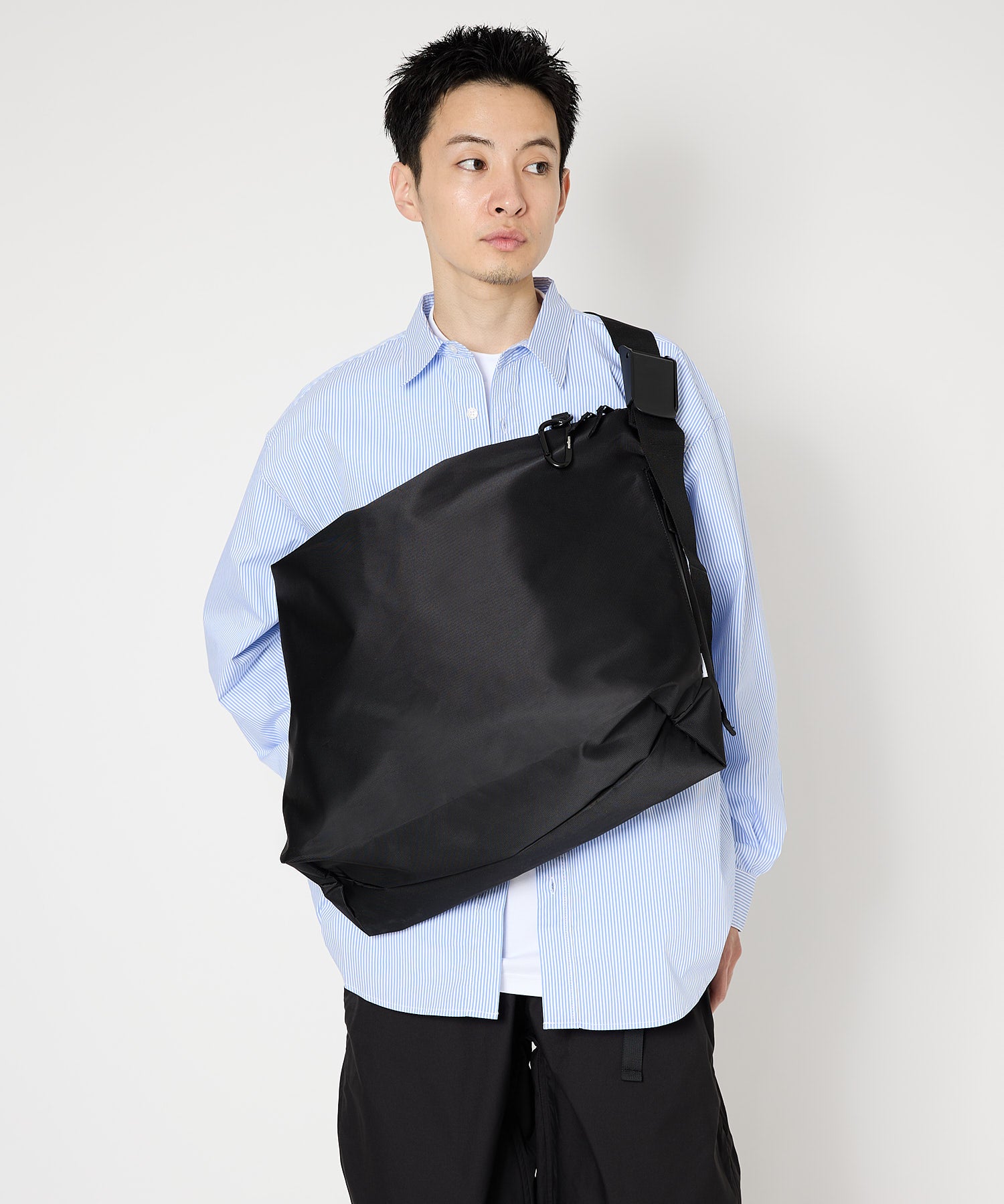 NYLON MESSENGER BAG