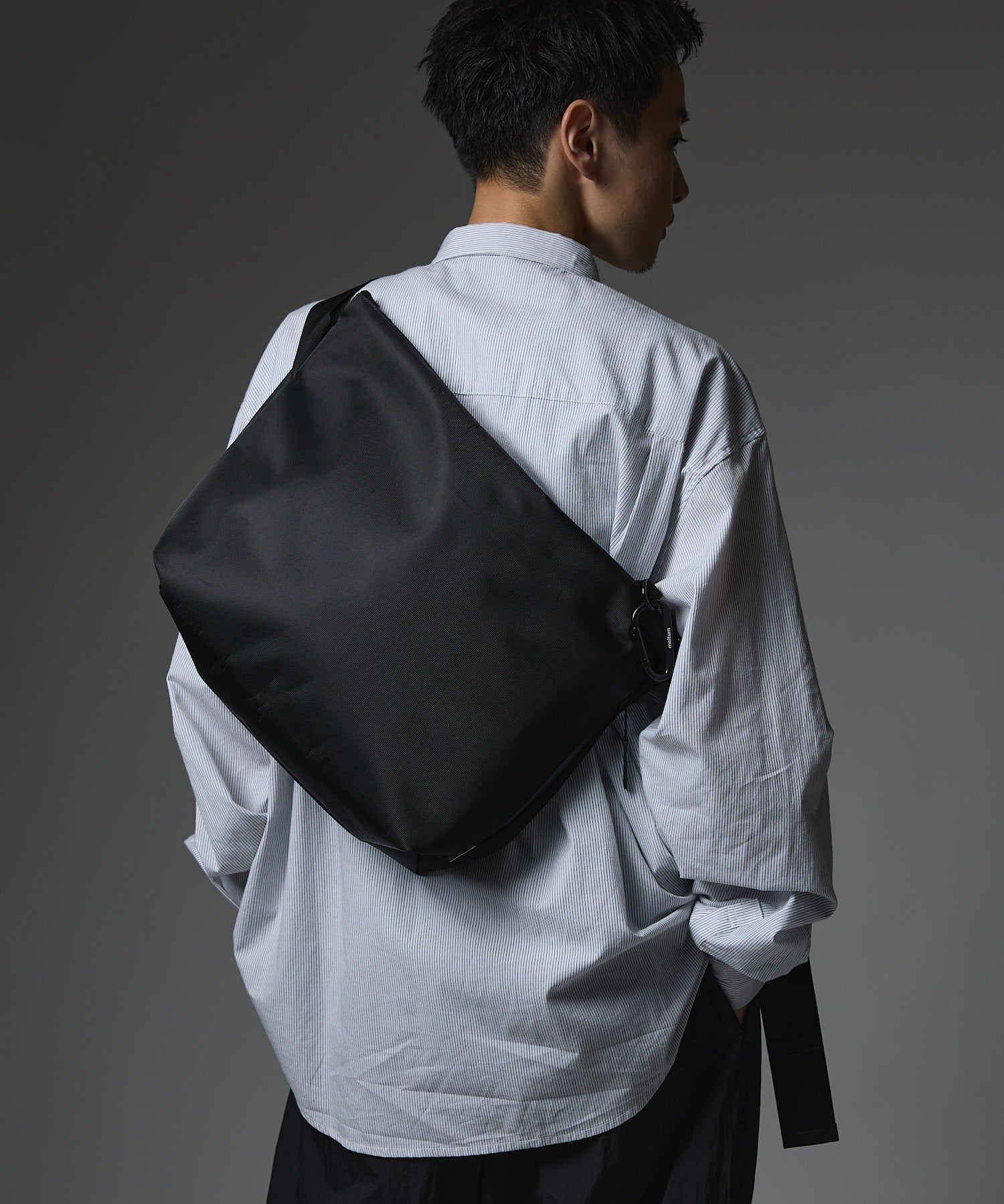 NYLON MESSENGER BAG (M) meltum NYLON MESSENGER BAG (M) meltum