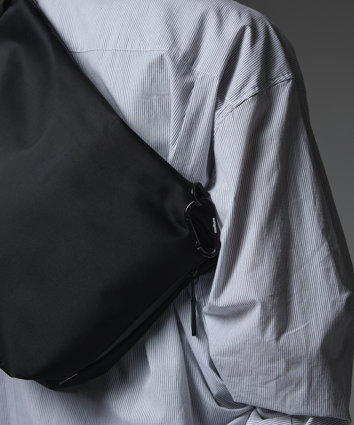 NYLON MESSENGER BAG (M) meltum NYLON MESSENGER BAG (M) meltum