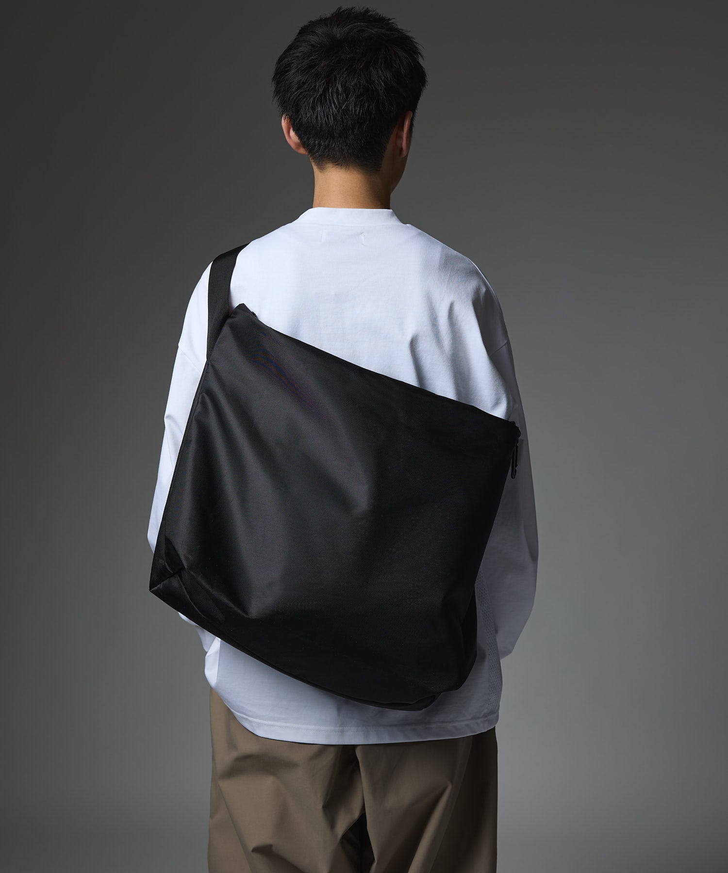 NYLON MESSENGER BAG