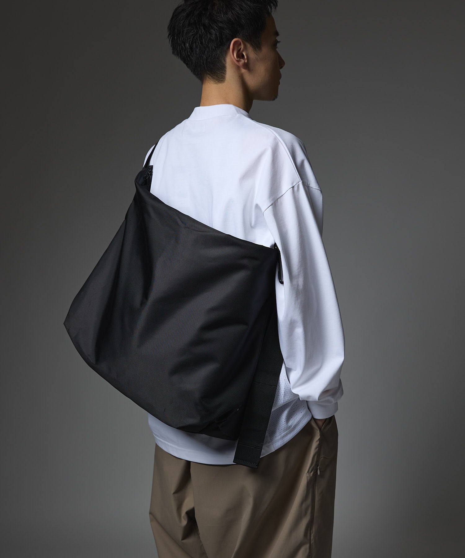 NYLON MESSENGER BAG