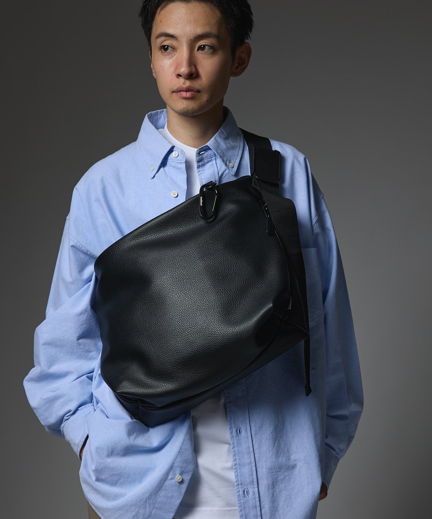 meltum LEATHER MESSENGER BAG(M) 新品未使用 LEATHER MESSENGER BAG(M)