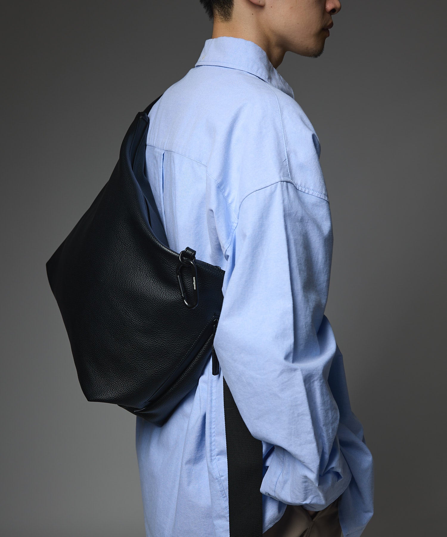 バッグ meltum LEATHER MESSENGER BAG(M) meltum/メルタム LEATHER MESSENGER BAG(M)/レザーメッセンジャー