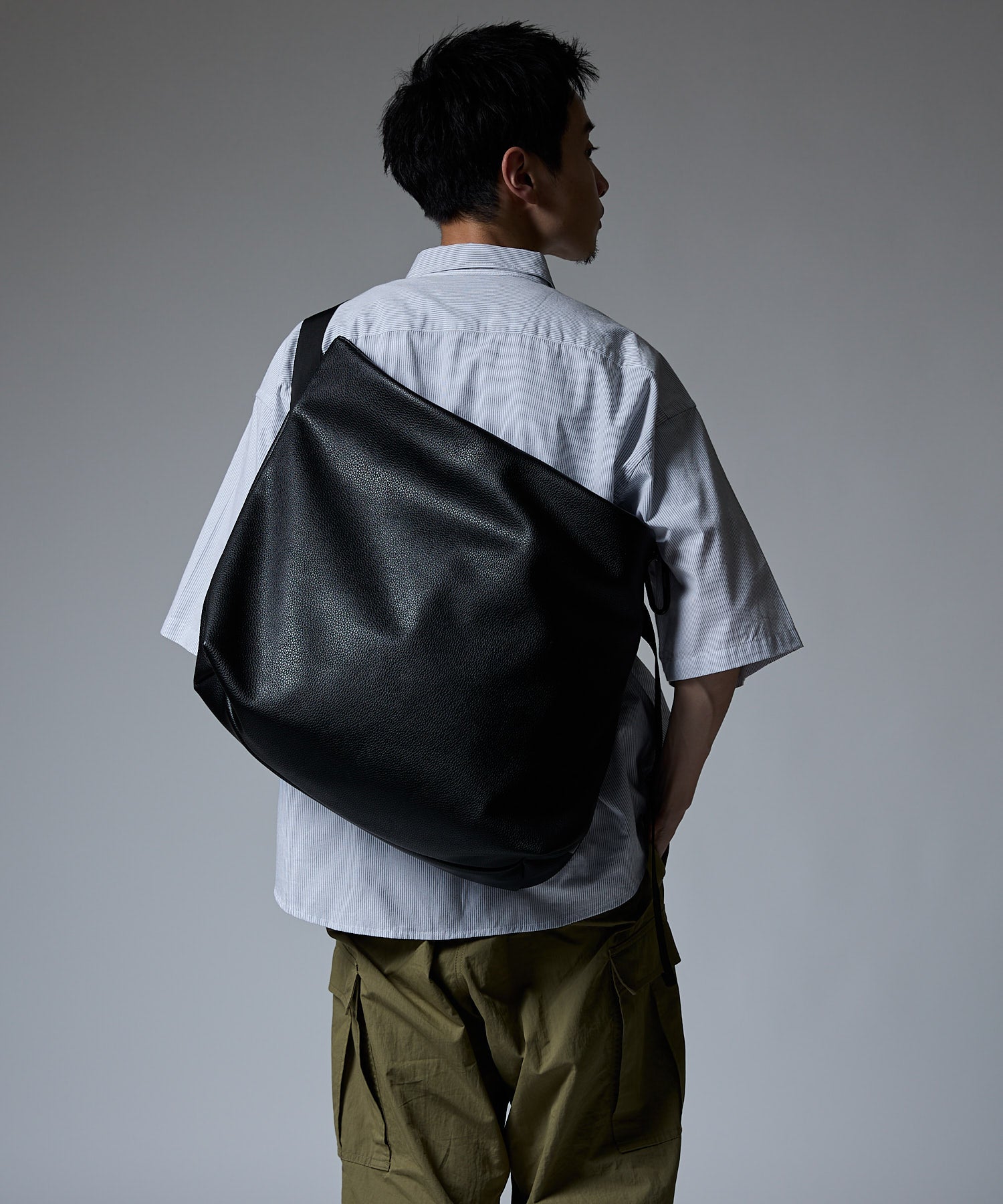 LEATHER MESSENGER BAG