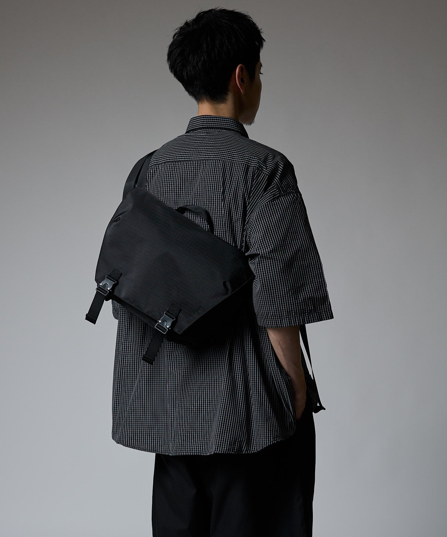 COMPACT MESSENGER BAG