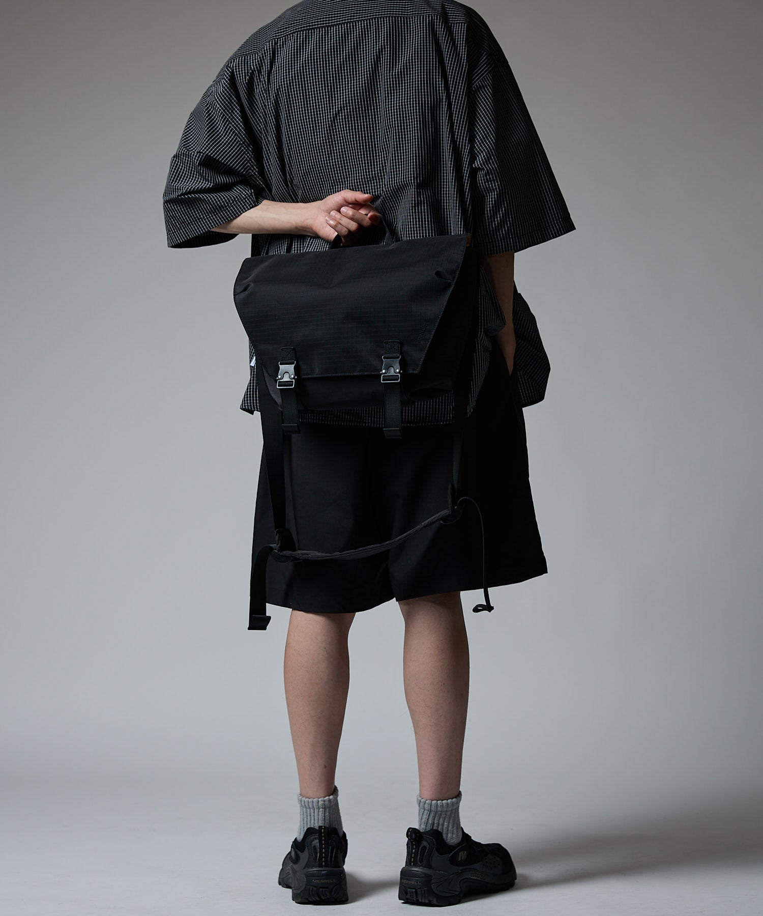 COMPACT MESSENGER BAG