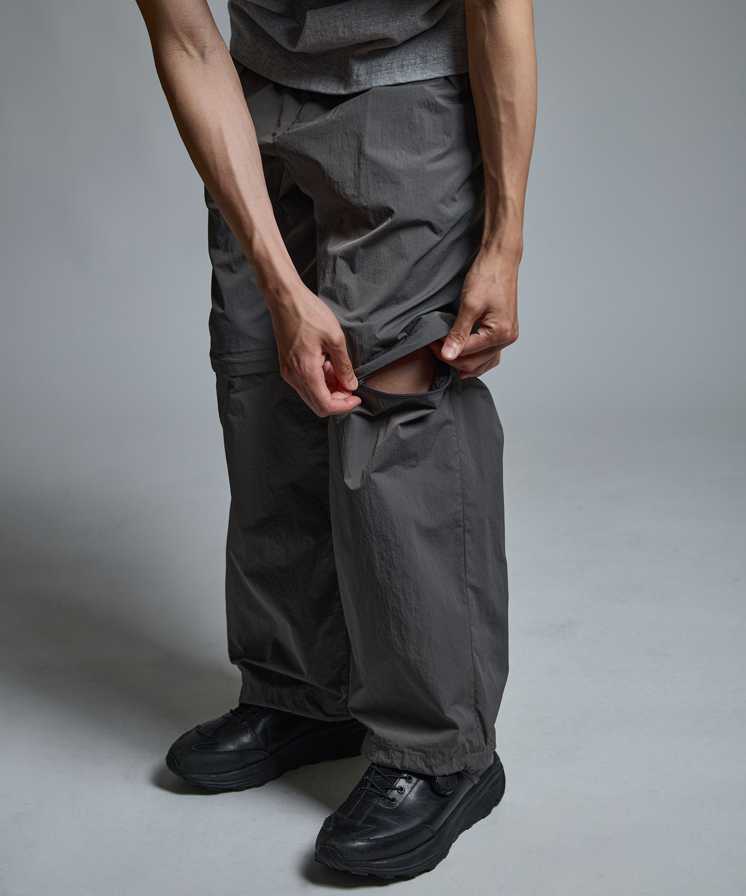 DETACHABLE TECH PANTS