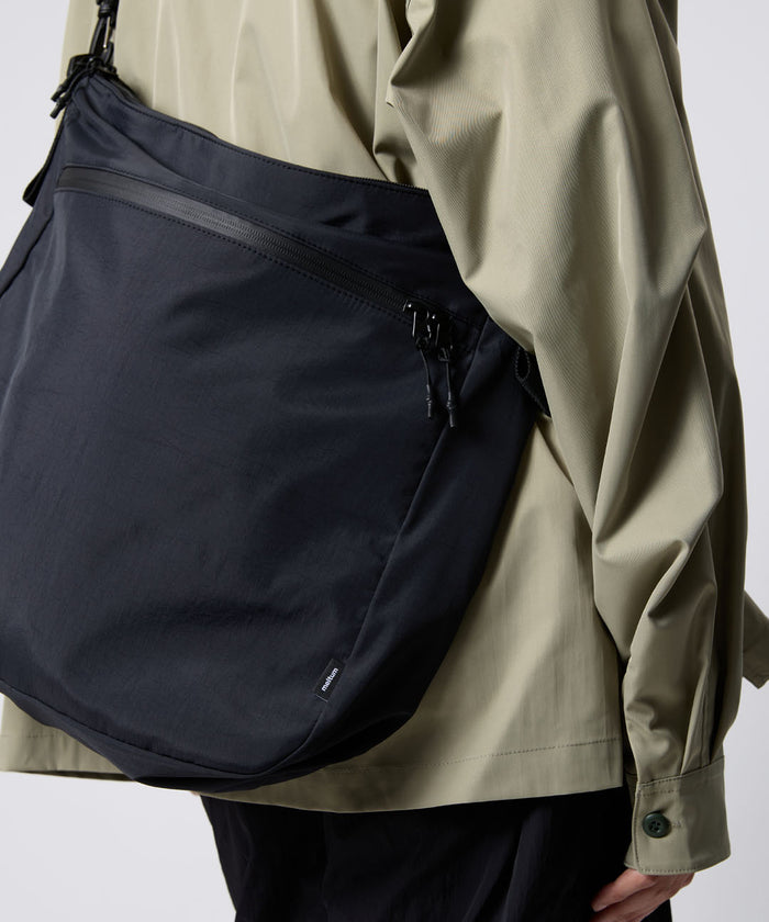 POSTMAN TECH SHOULDER