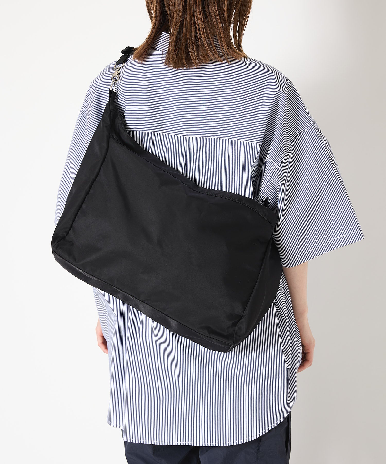 POUCH SHOULDER BAG