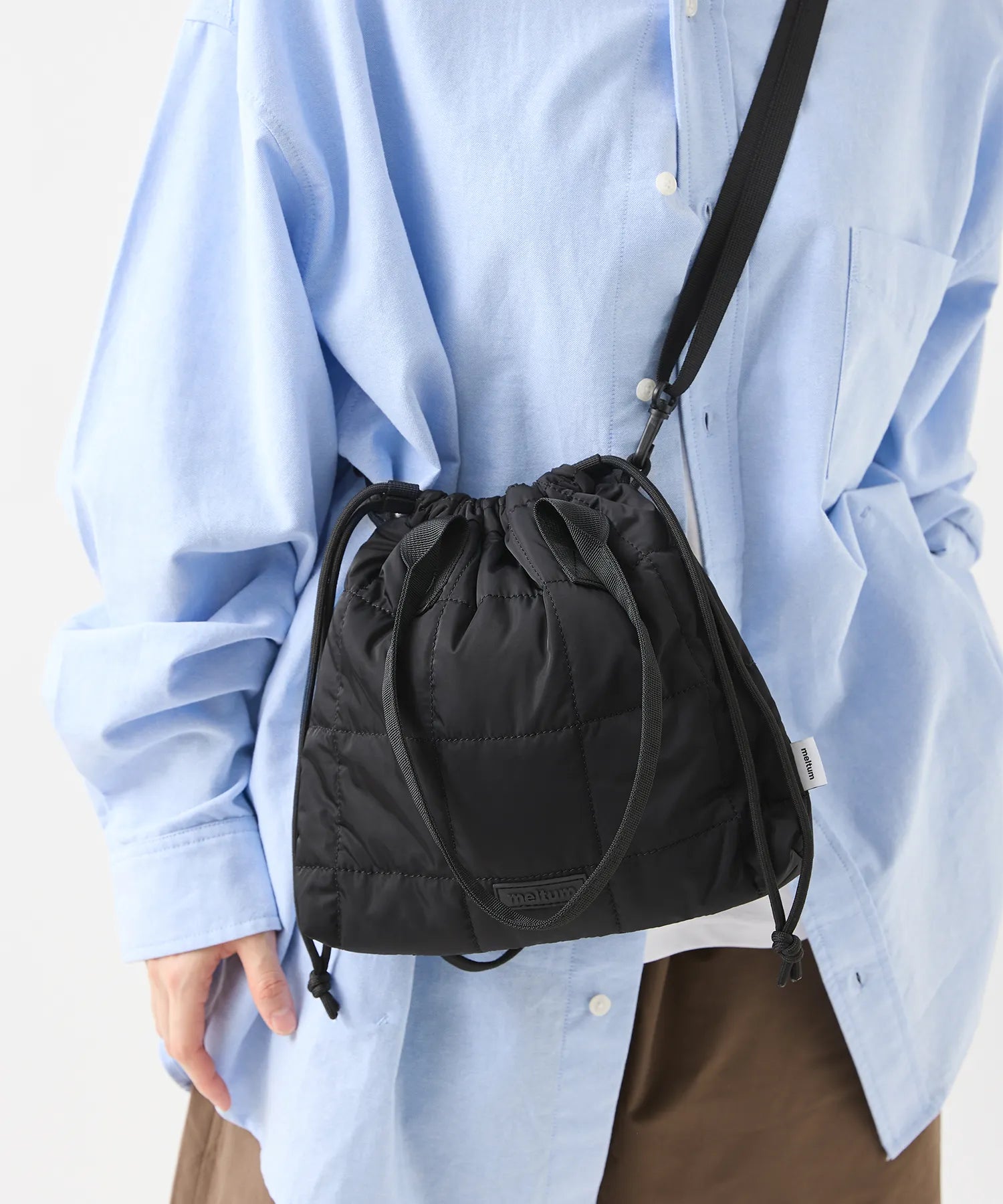 QUILT SHOULDER POUCH [BLACK]