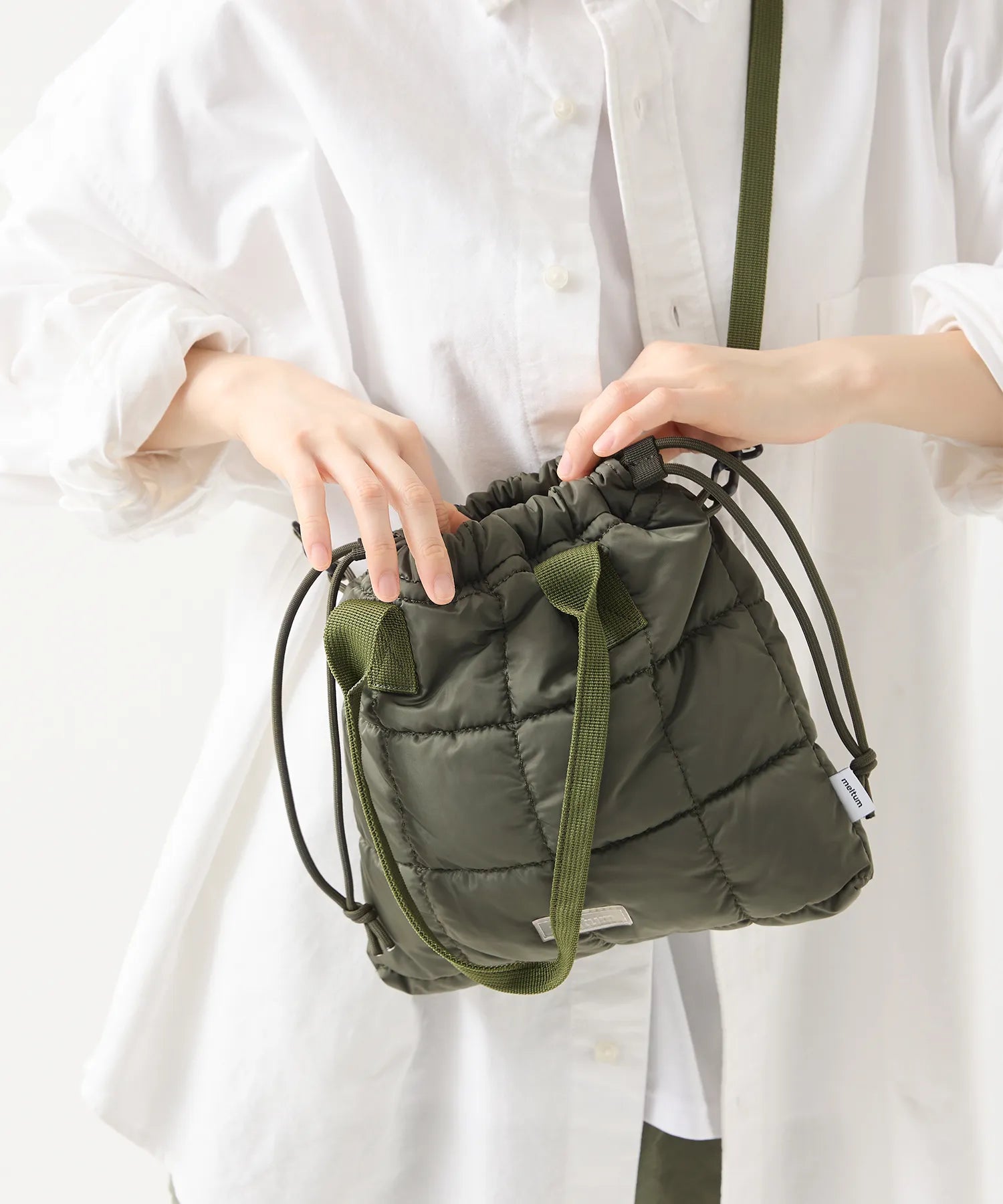 QUILT SHOULDER POUCH [BLACK]