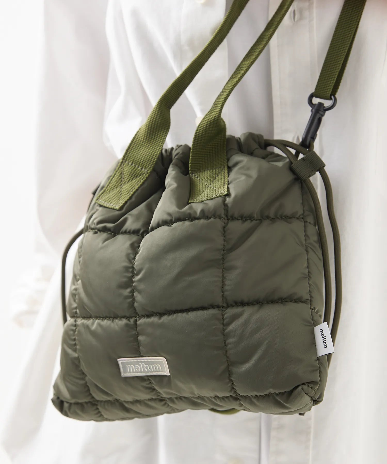QUILT SHOULDER POUCH [BLACK]