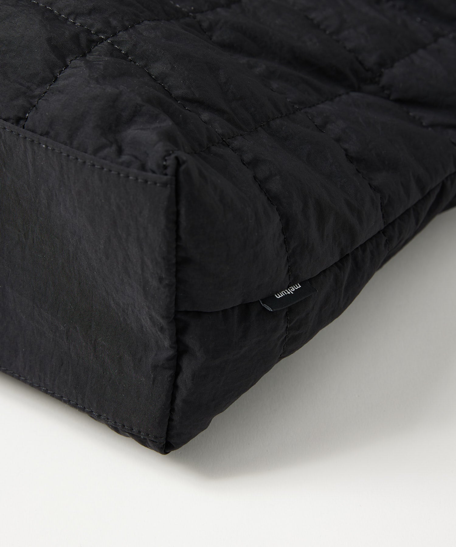 绗缝小袋单肩包