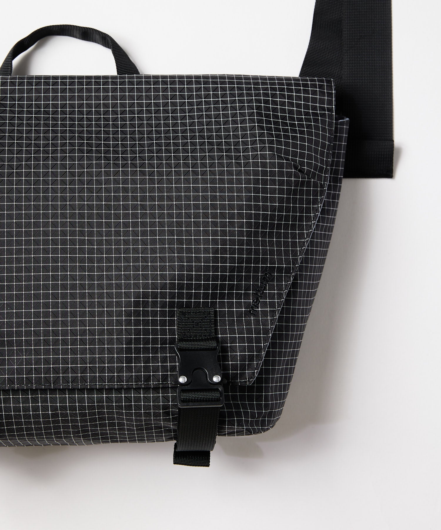 COMPACT MESSENGER BAG