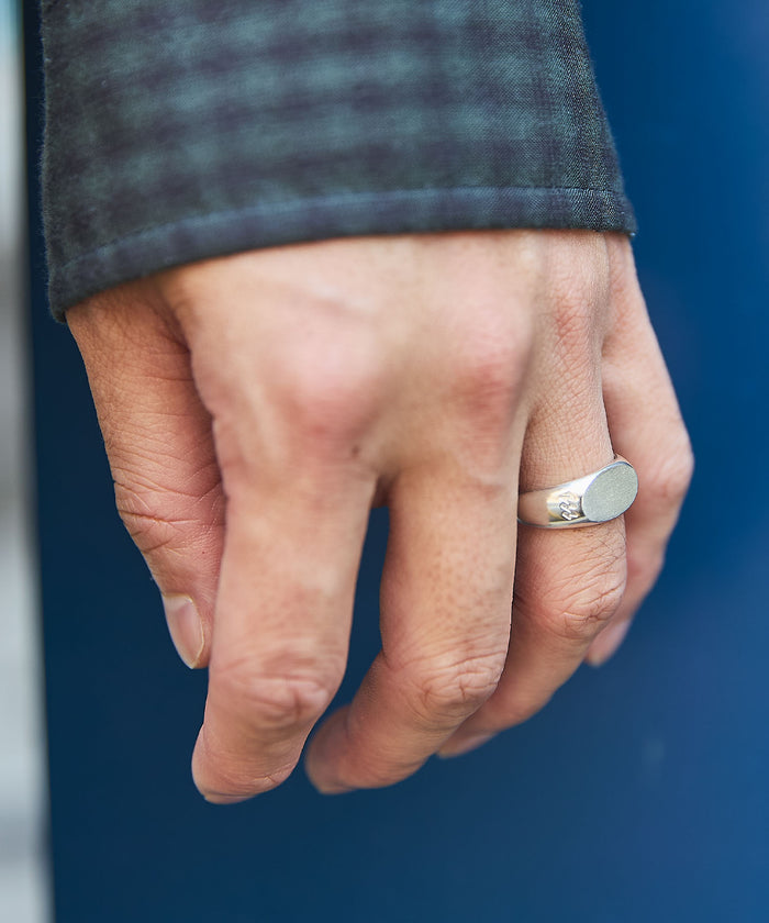 SATIN SMALL SIGNET RING