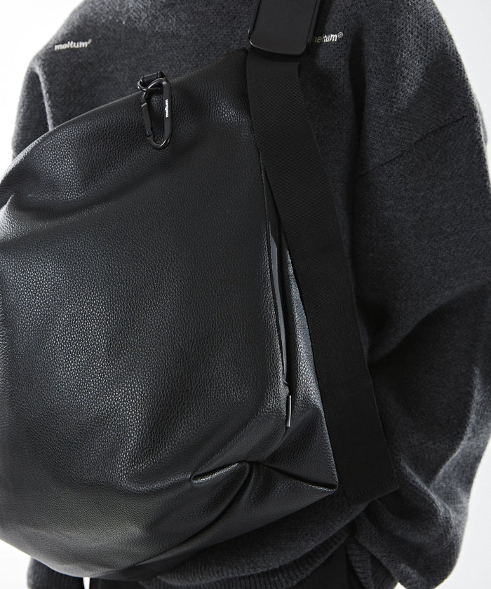 LEATHER MESSENGER BAG