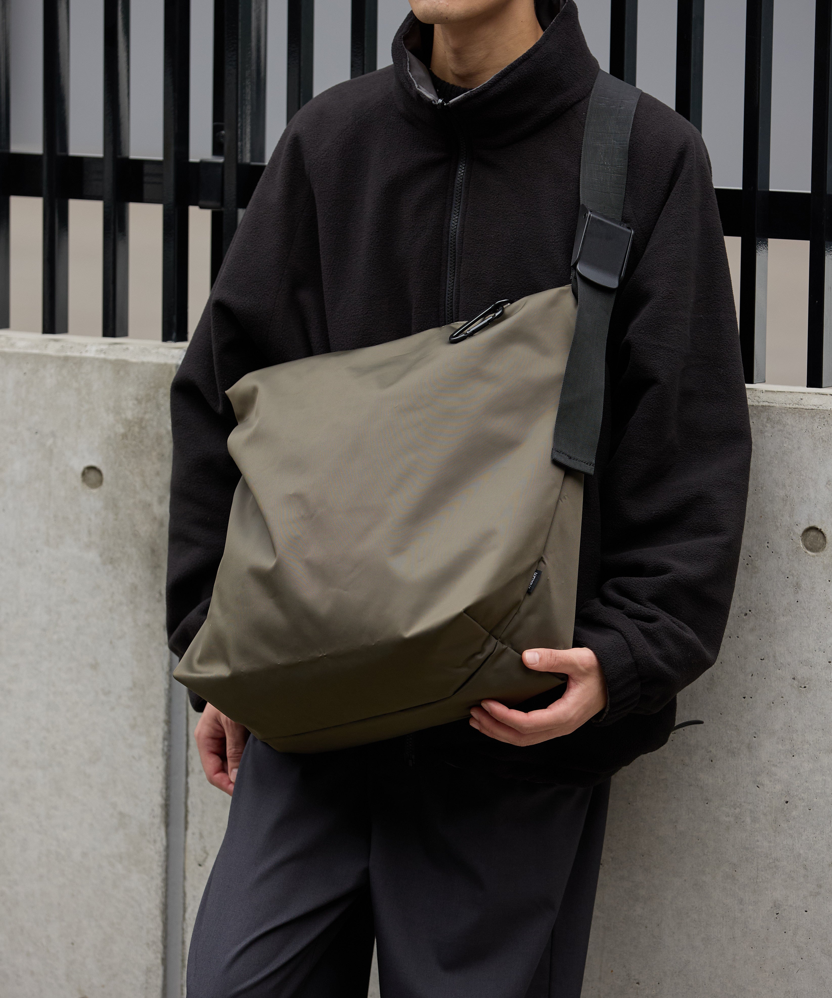 NYLON MESSENGER BAG 