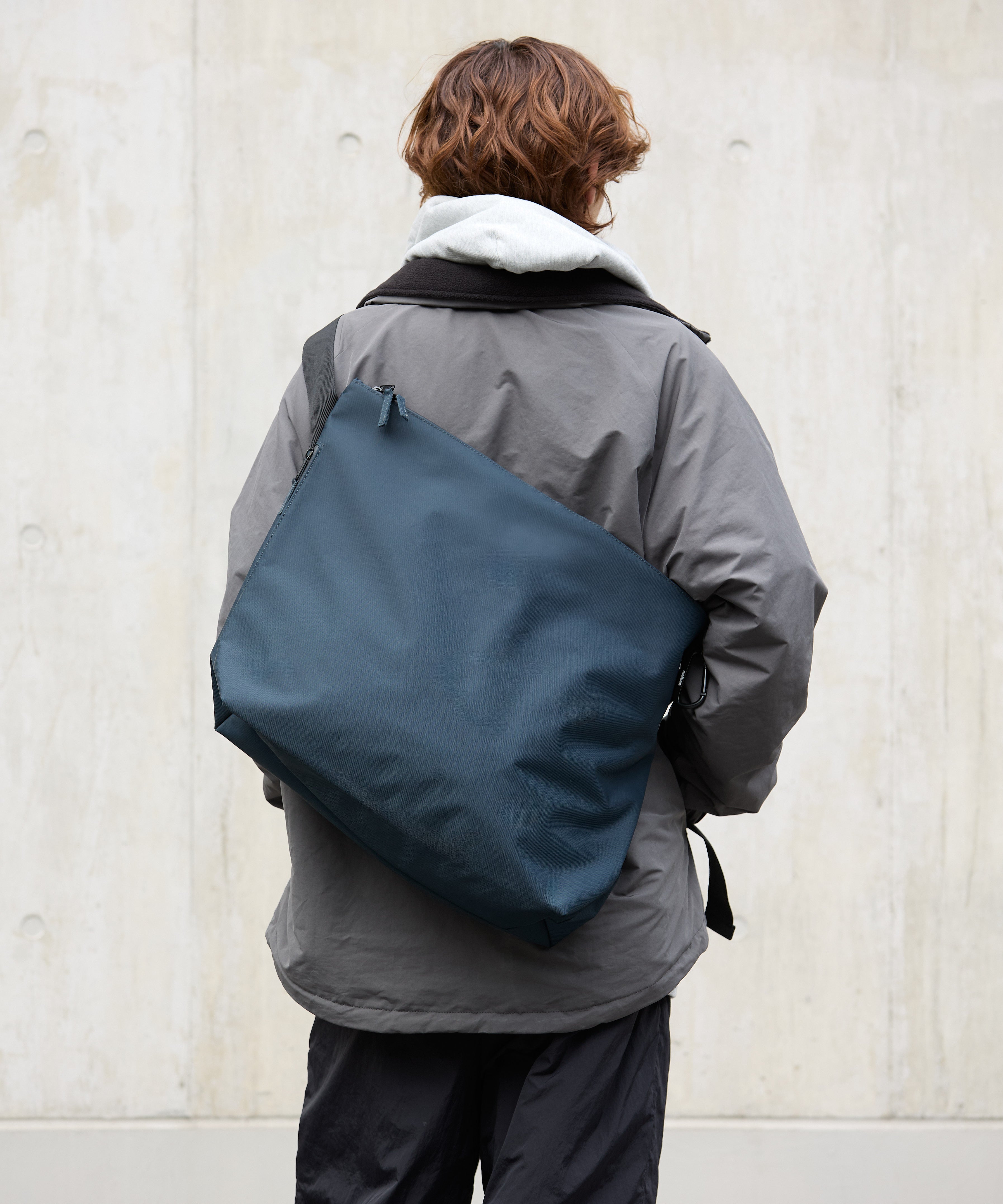 NYLON MESSENGER BAG【NAVY】