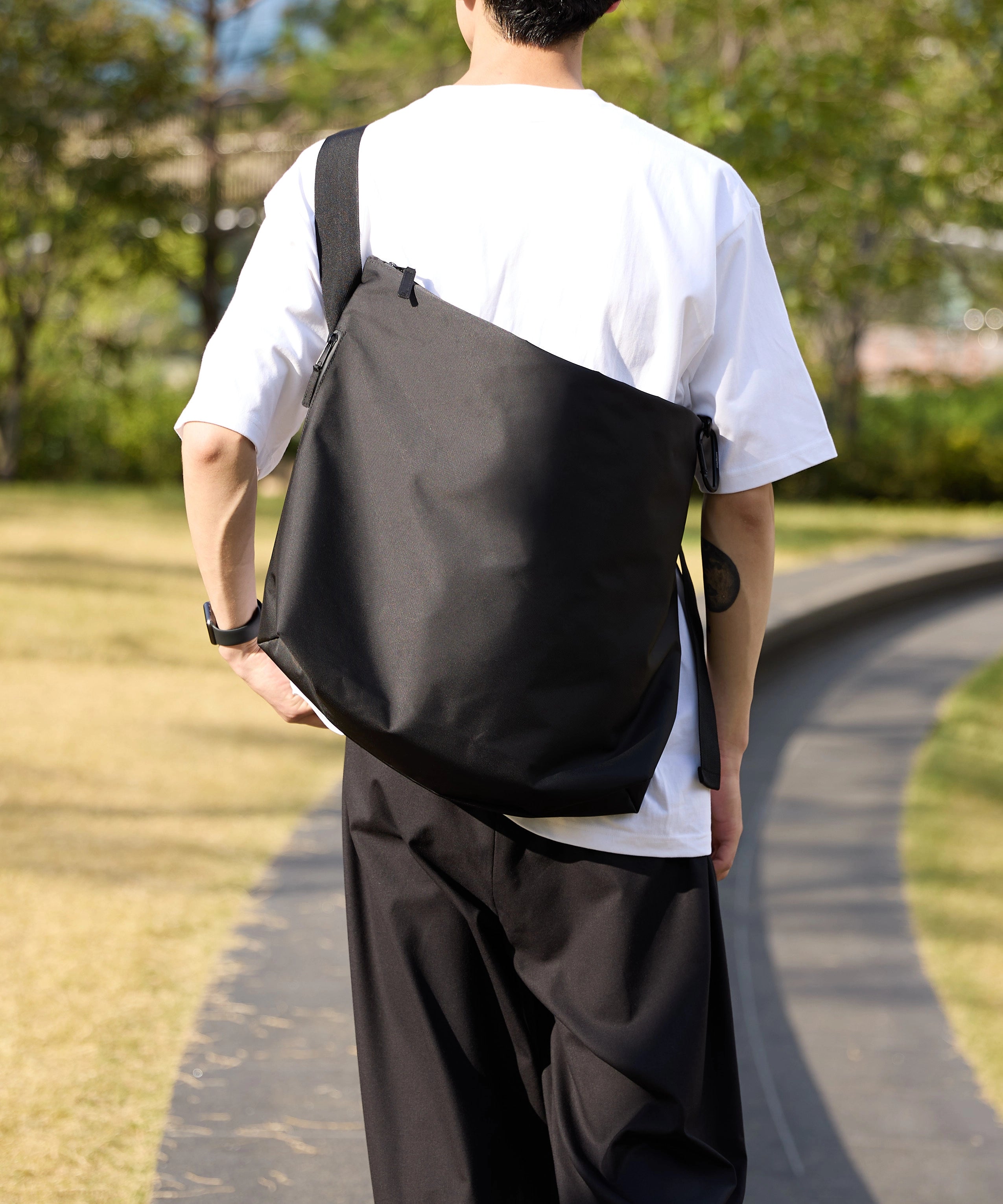 NYLON MESSENGER BAG【BLACK】