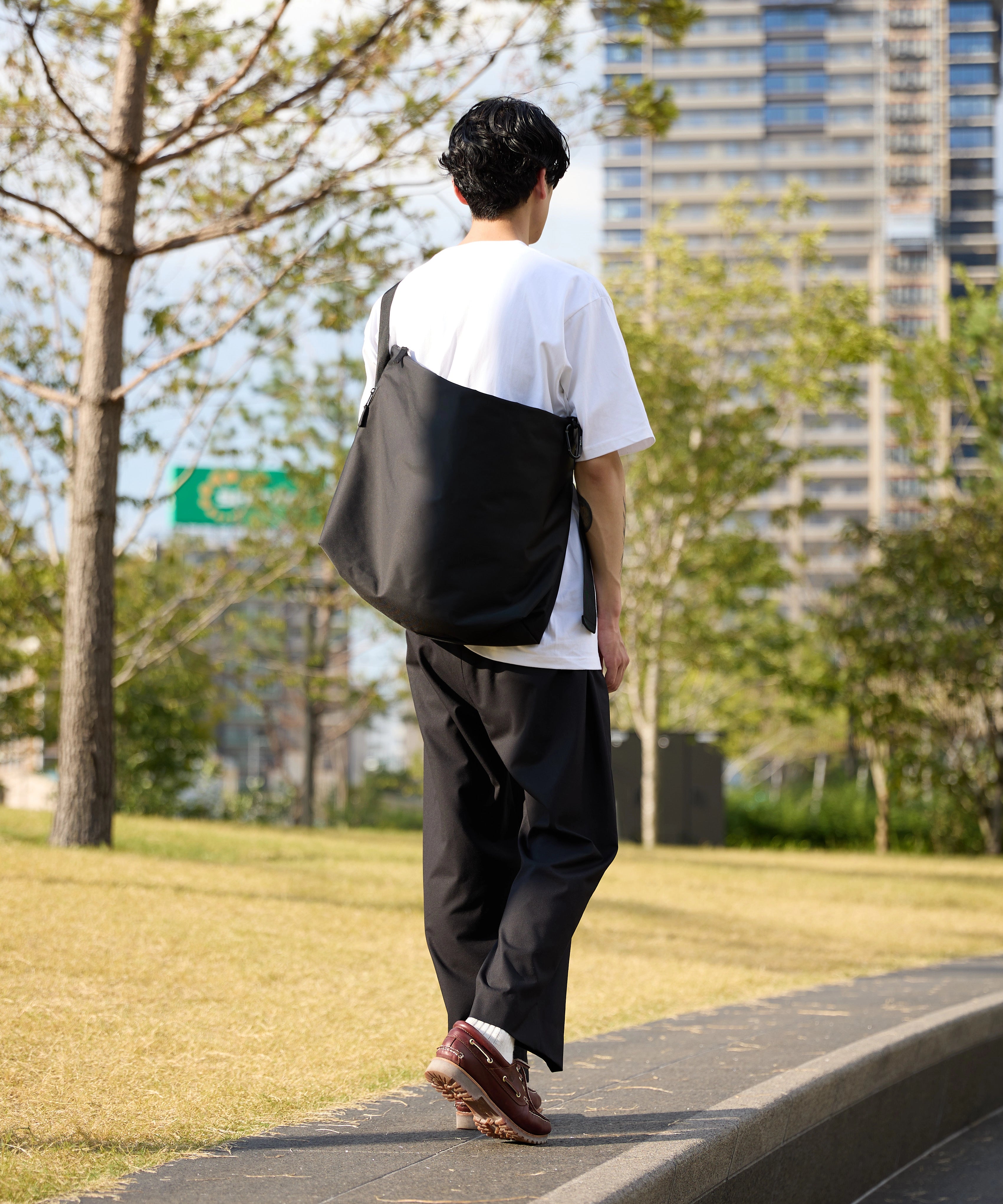 NYLON MESSENGER BAG【BLACK】