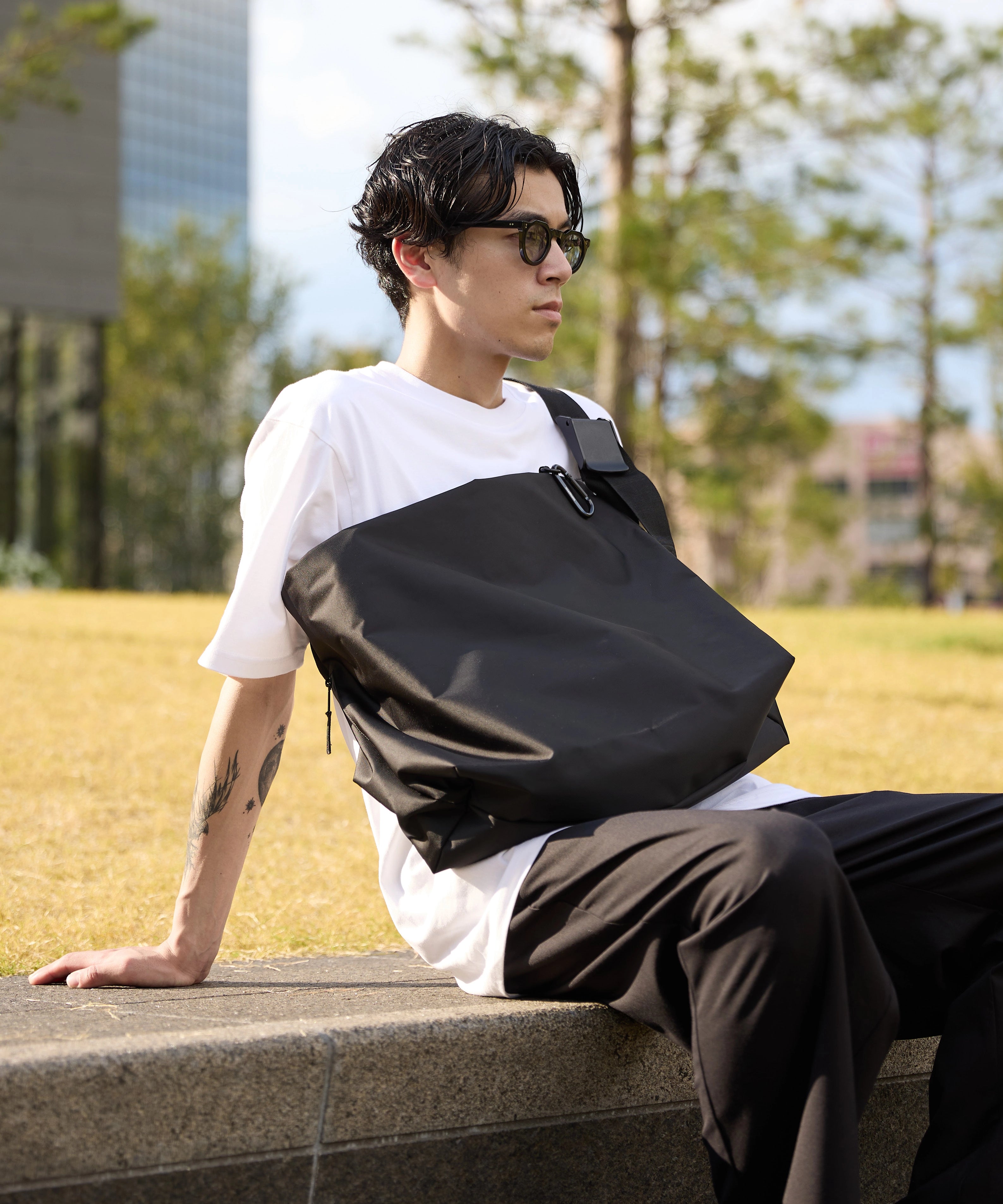 NYLON MESSENGER BAG【BLACK】