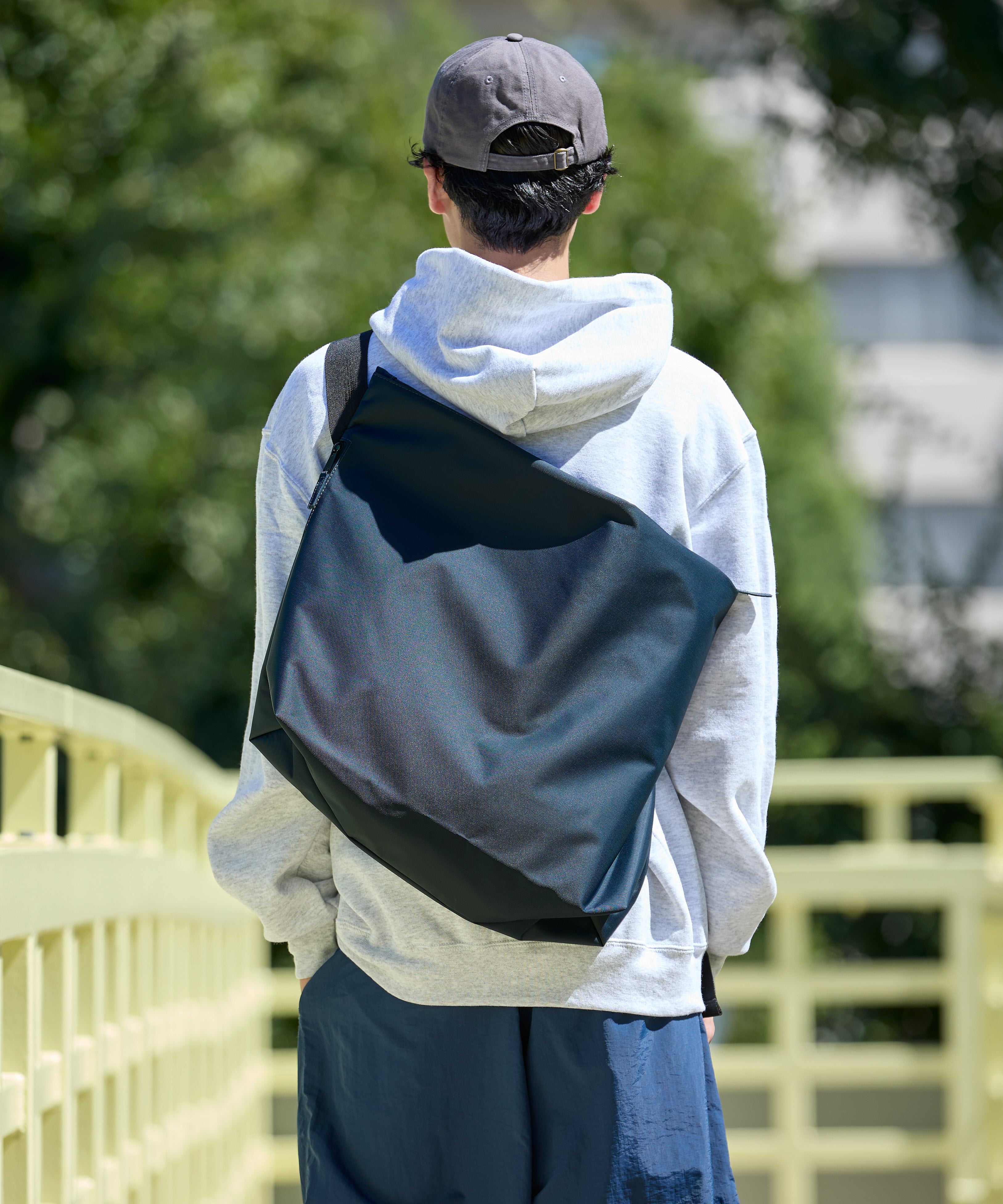 NYLON MESSENGER BAG【NAVY】