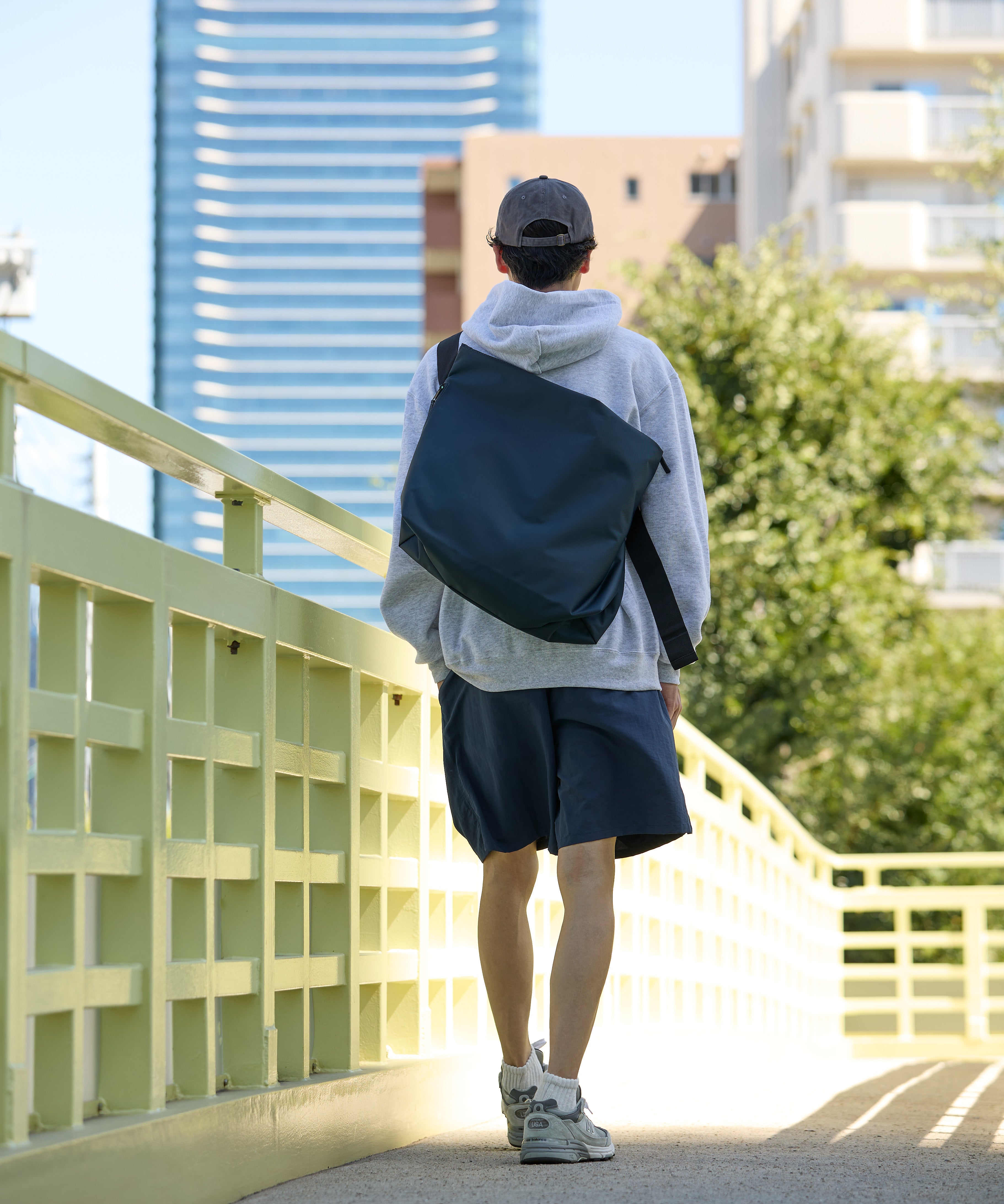 NYLON MESSENGER BAG【NAVY】