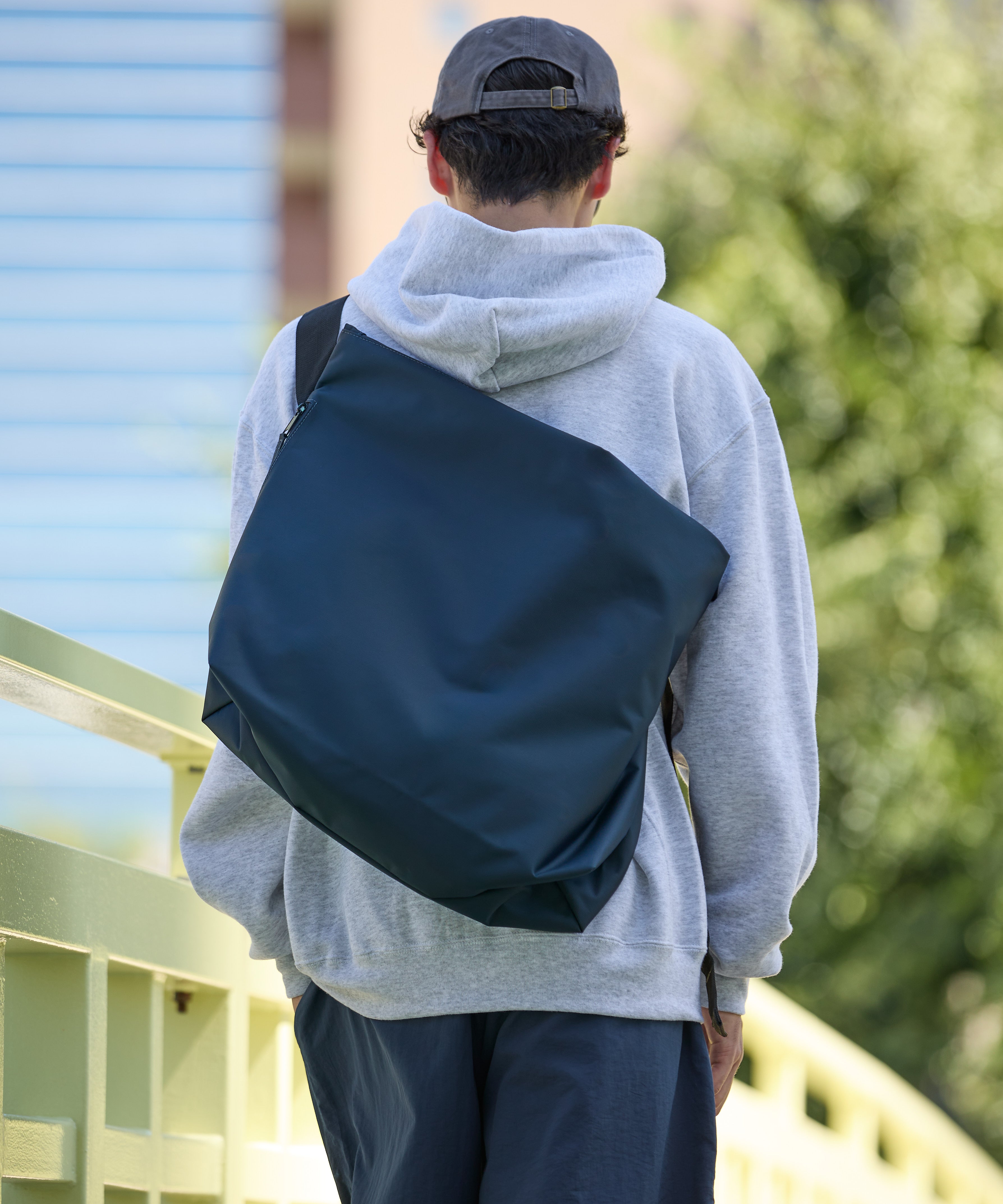 NYLON MESSENGER BAG【NAVY】