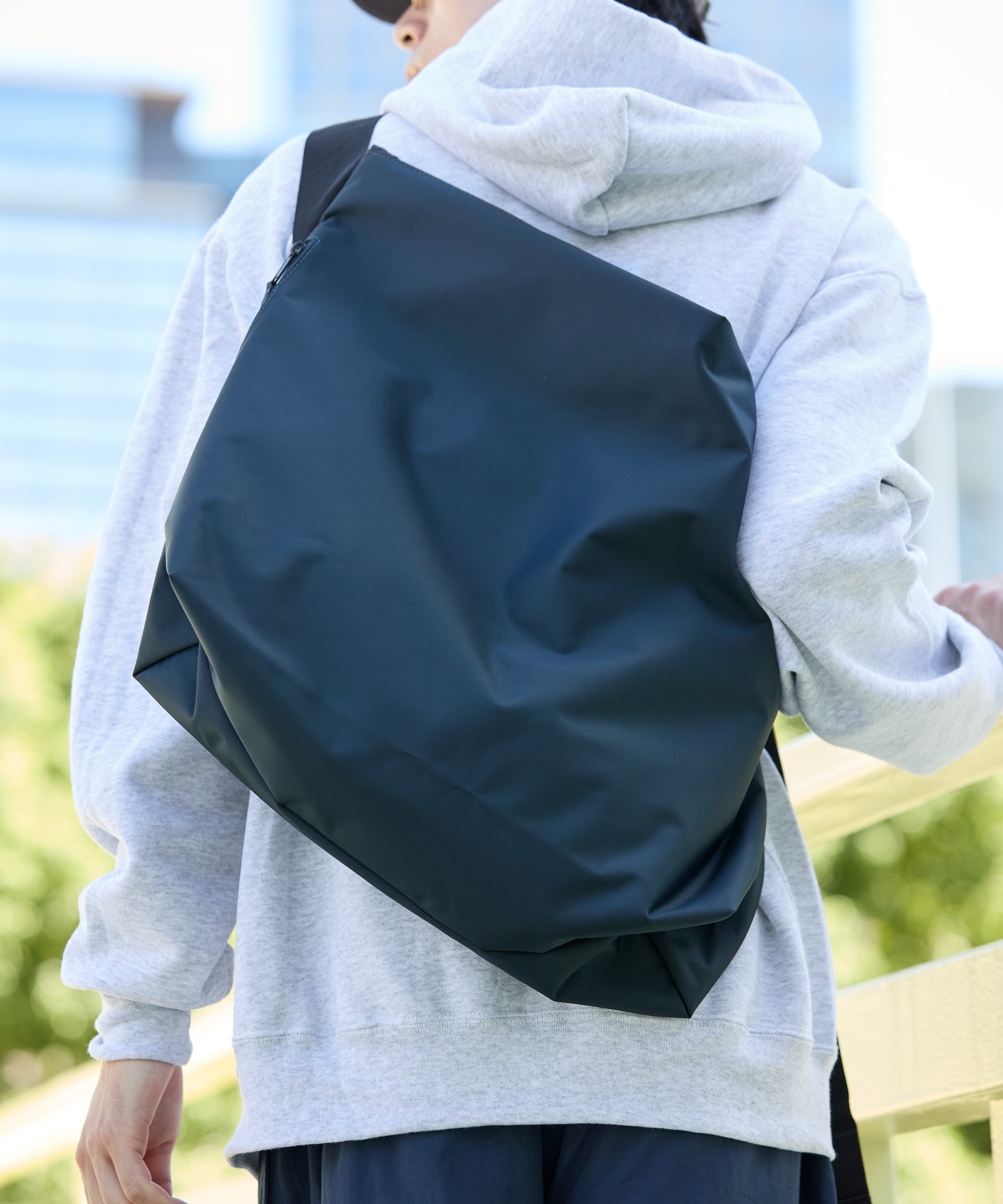 NYLON MESSENGER BAG【NAVY】