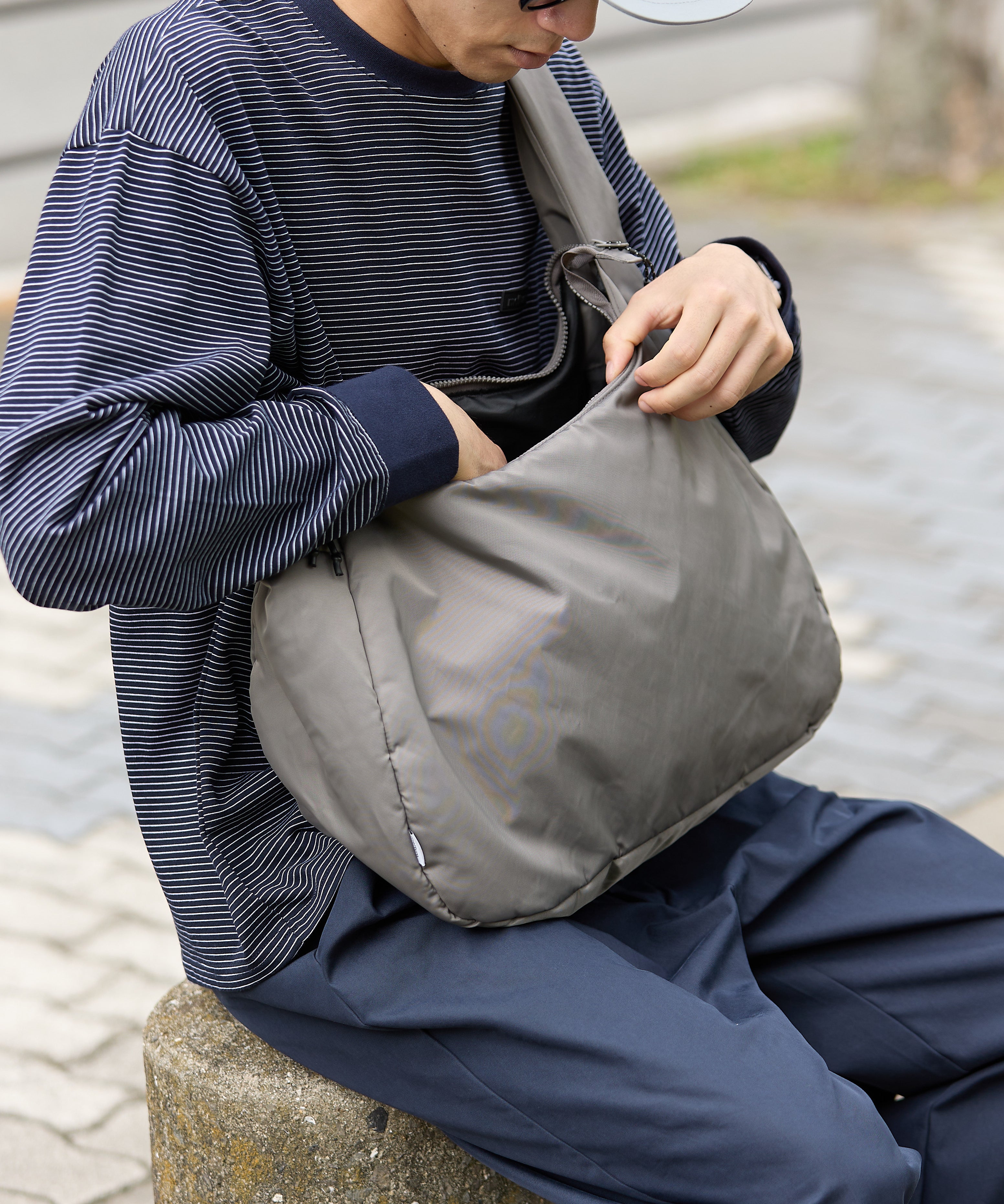 SOFT SHELL MESSENGER BAG【GREY】