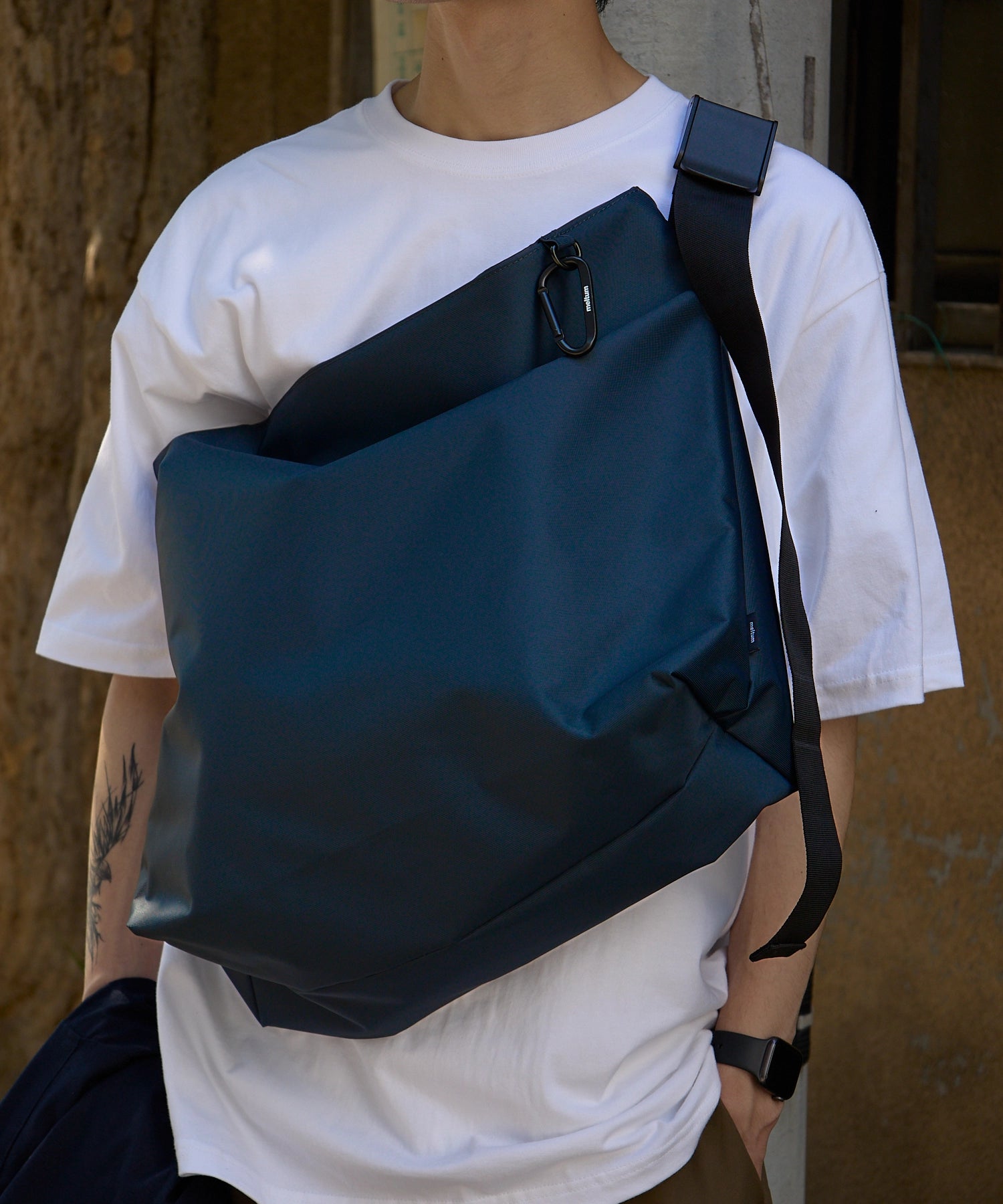 NYLON MESSENGER BAG【NAVY】