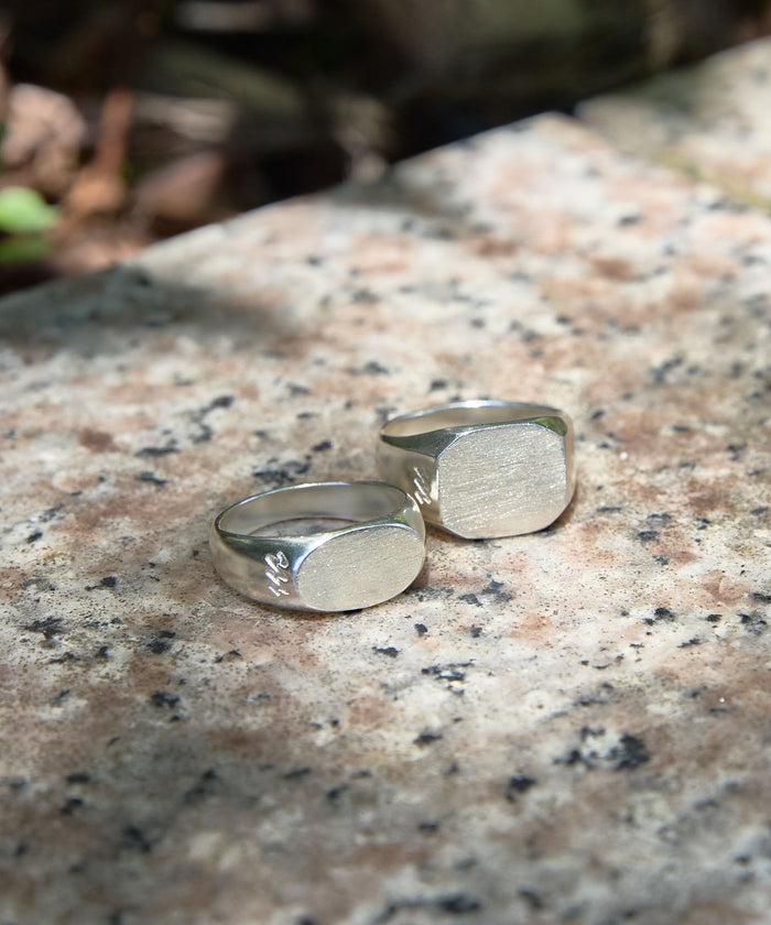 SATIN SIGNET RING