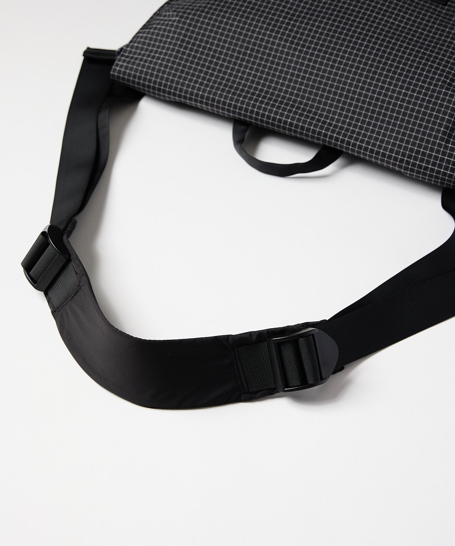 COMPACT MESSENGER BAG