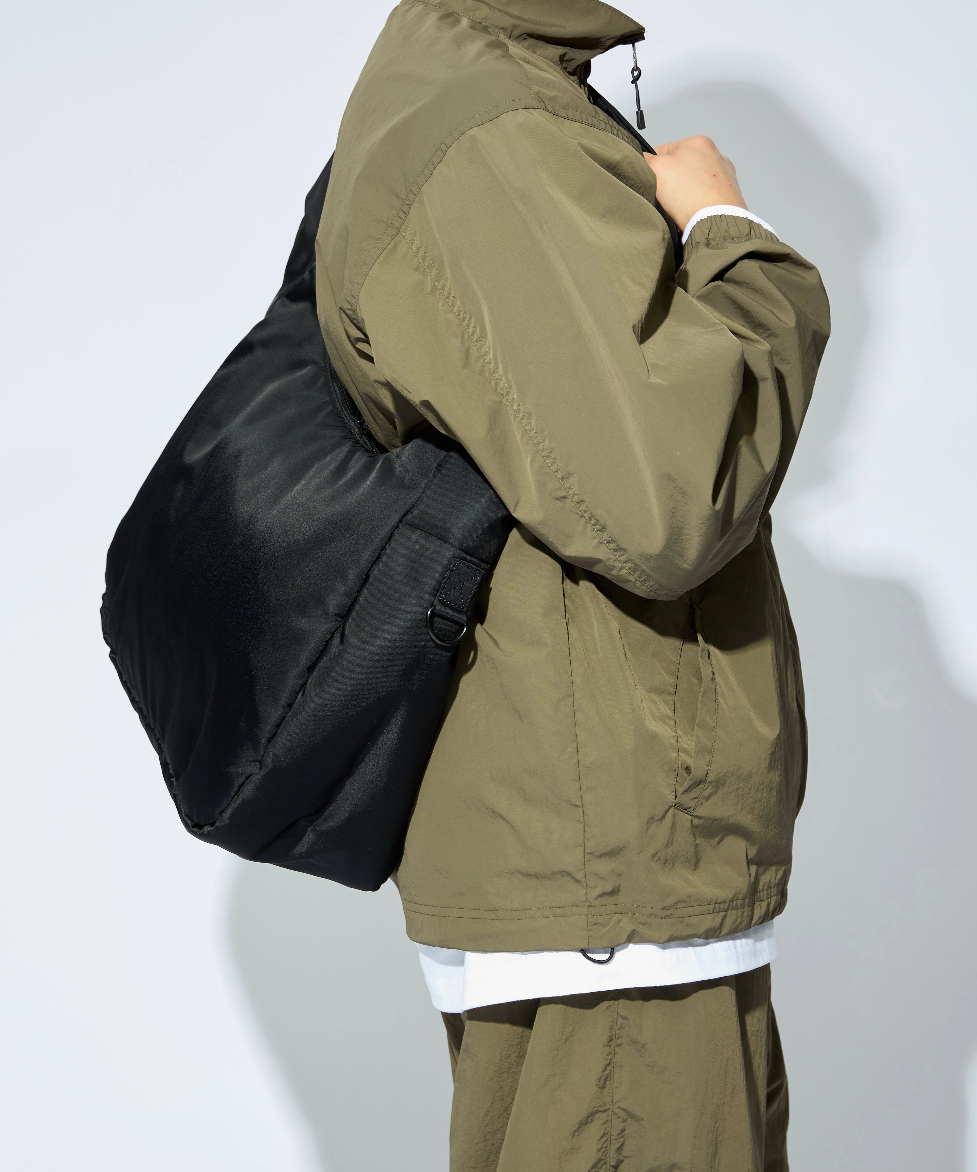 SOFT SHELL MESSENGER BAG【BLACK】