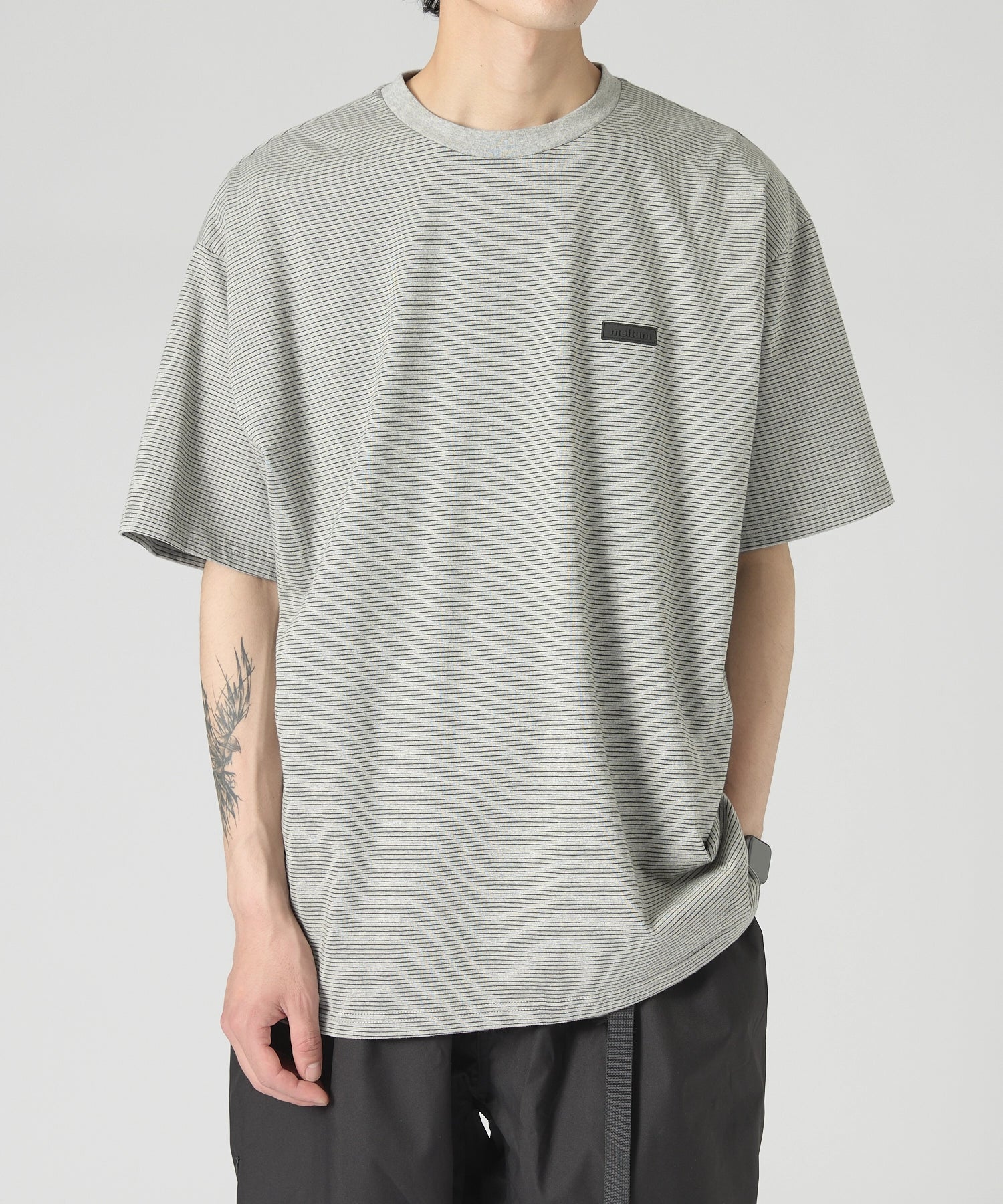 BORDER S/S T-SHIRT【GREY】