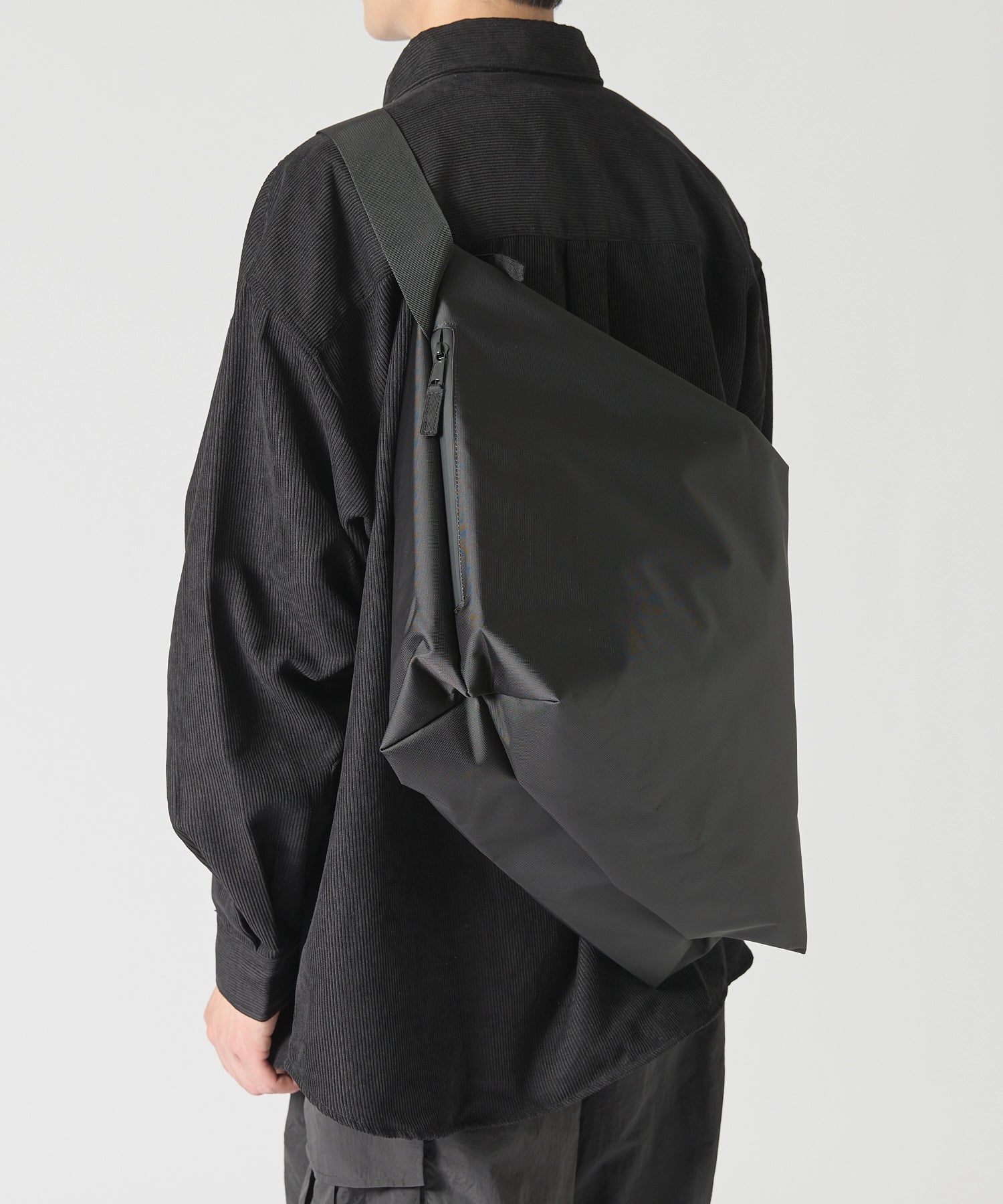 NYLON MESSENGER BAG【BLACK】