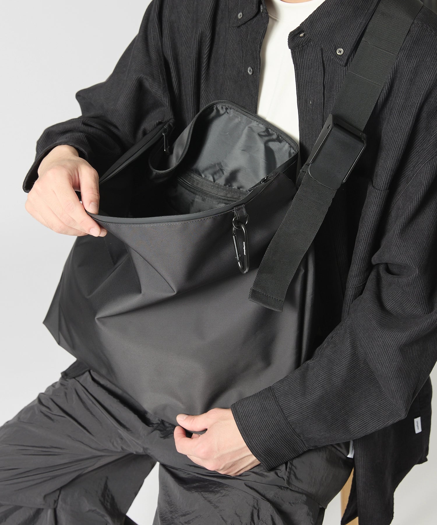 NYLON MESSENGER BAG 