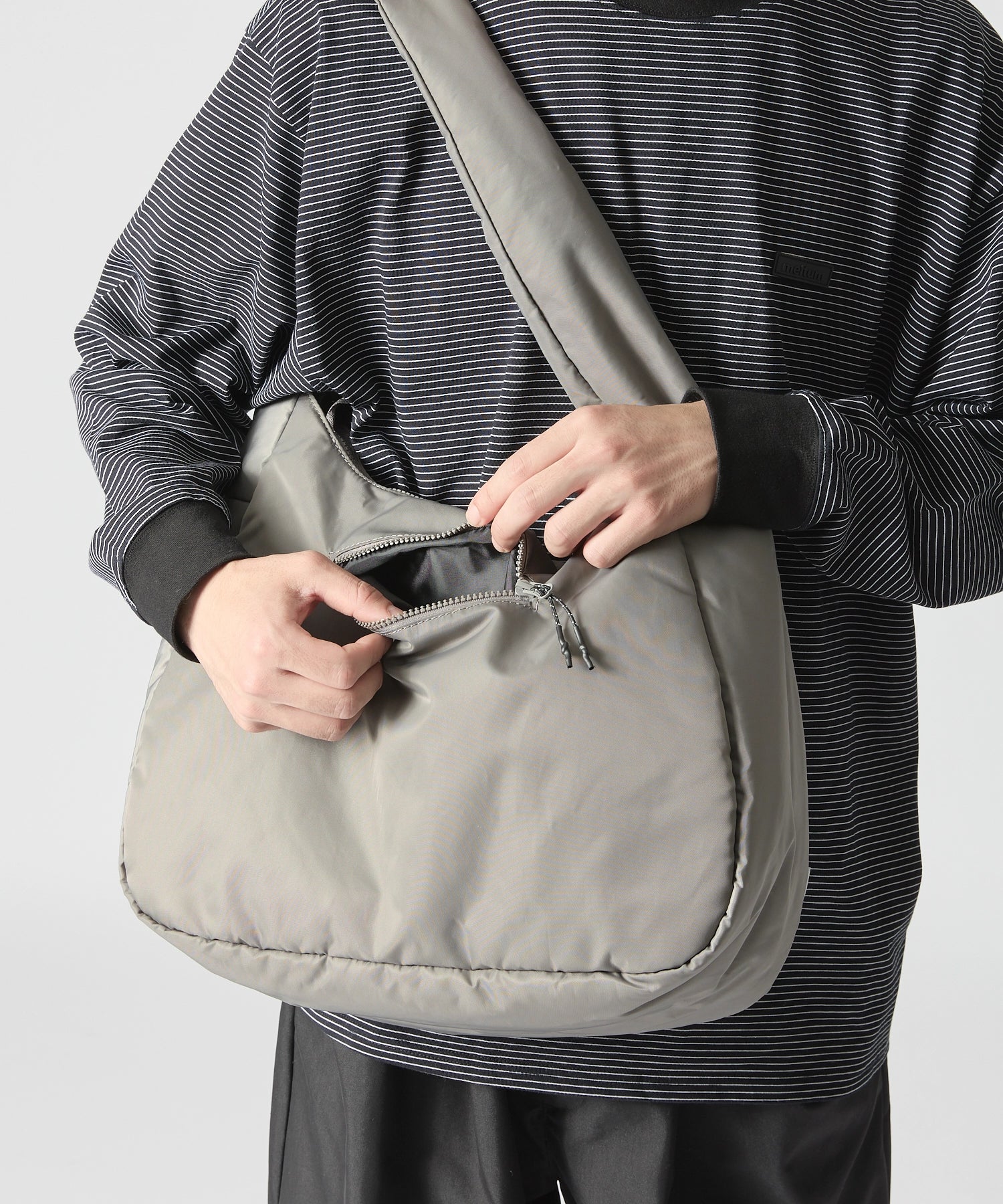 SOFT SHELL MESSENGER BAG【GREY】