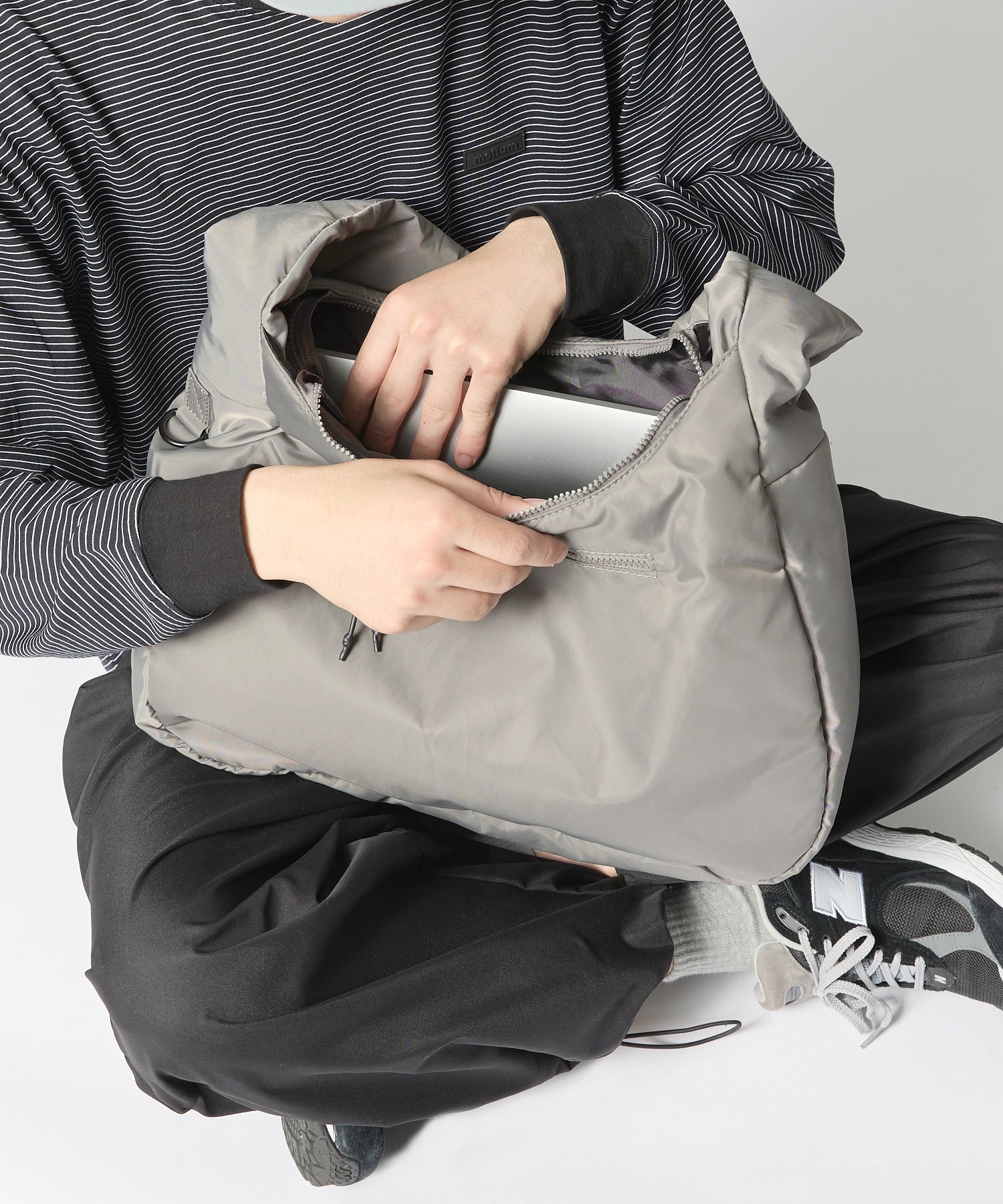 SOFT SHELL MESSENGER BAG【GREY】